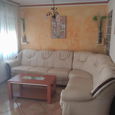 Nandy E Isa Apartment
